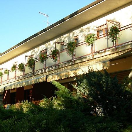 Albergo La Genzianella Miasino Exteriör bild