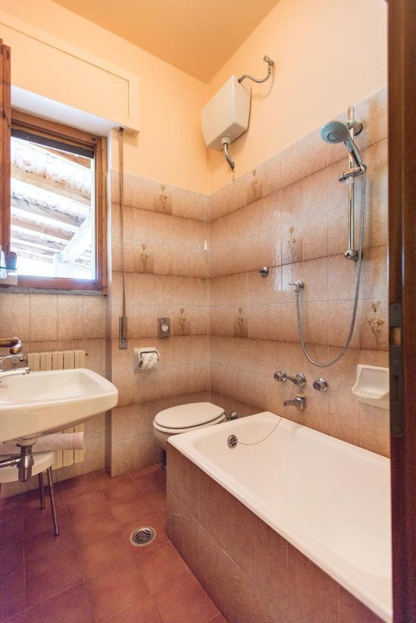 Albergo La Genzianella Miasino Exteriör bild