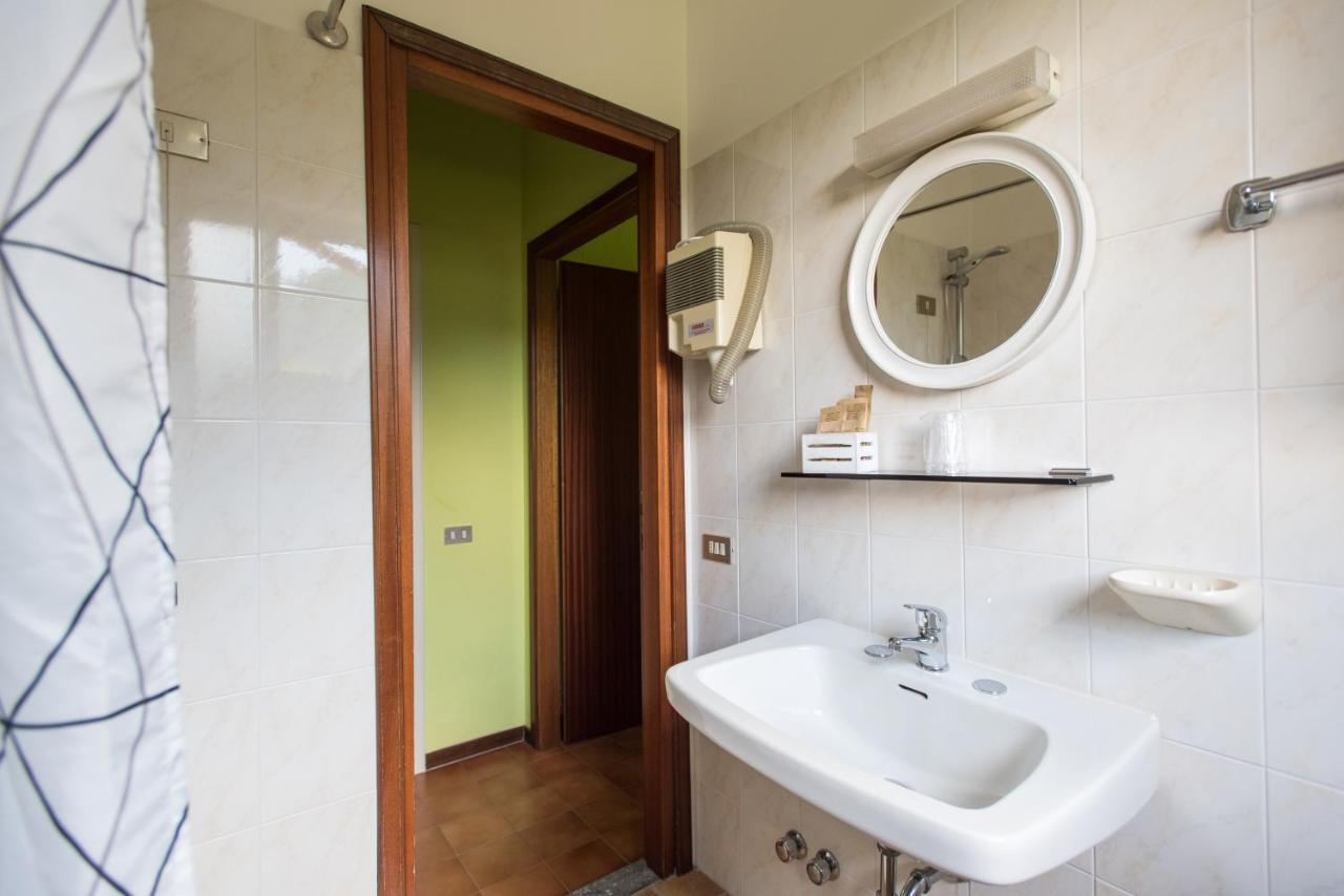 Albergo La Genzianella Miasino Exteriör bild