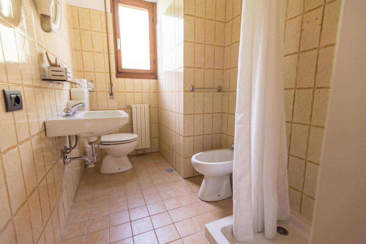 Albergo La Genzianella Miasino Exteriör bild