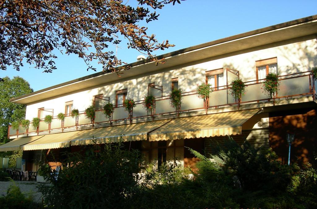 Albergo La Genzianella Miasino Exteriör bild