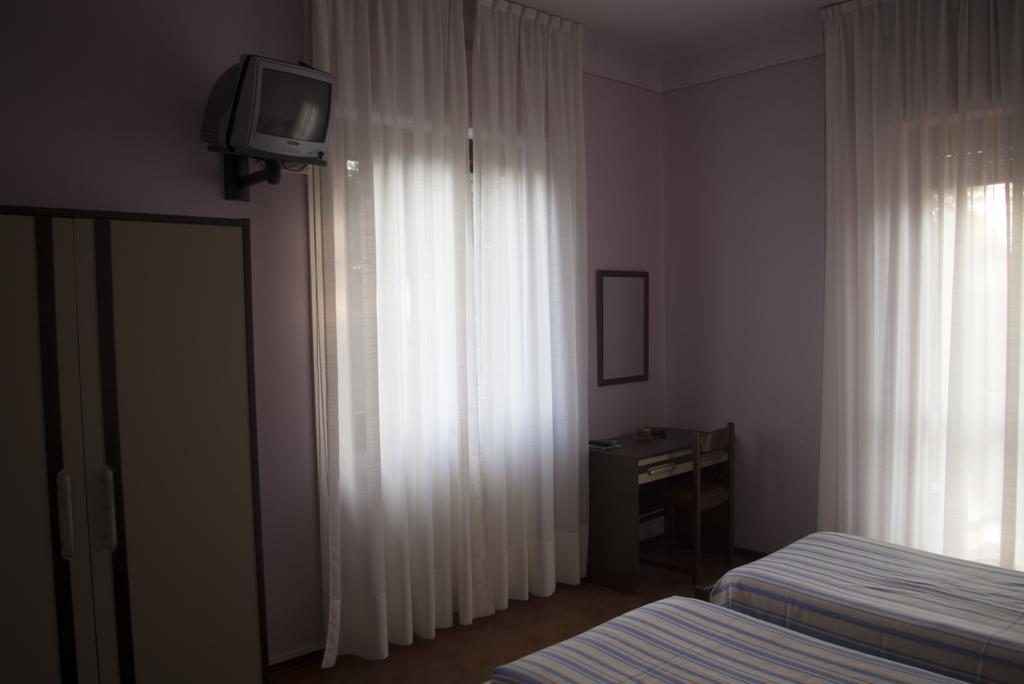 Albergo La Genzianella Miasino Rum bild